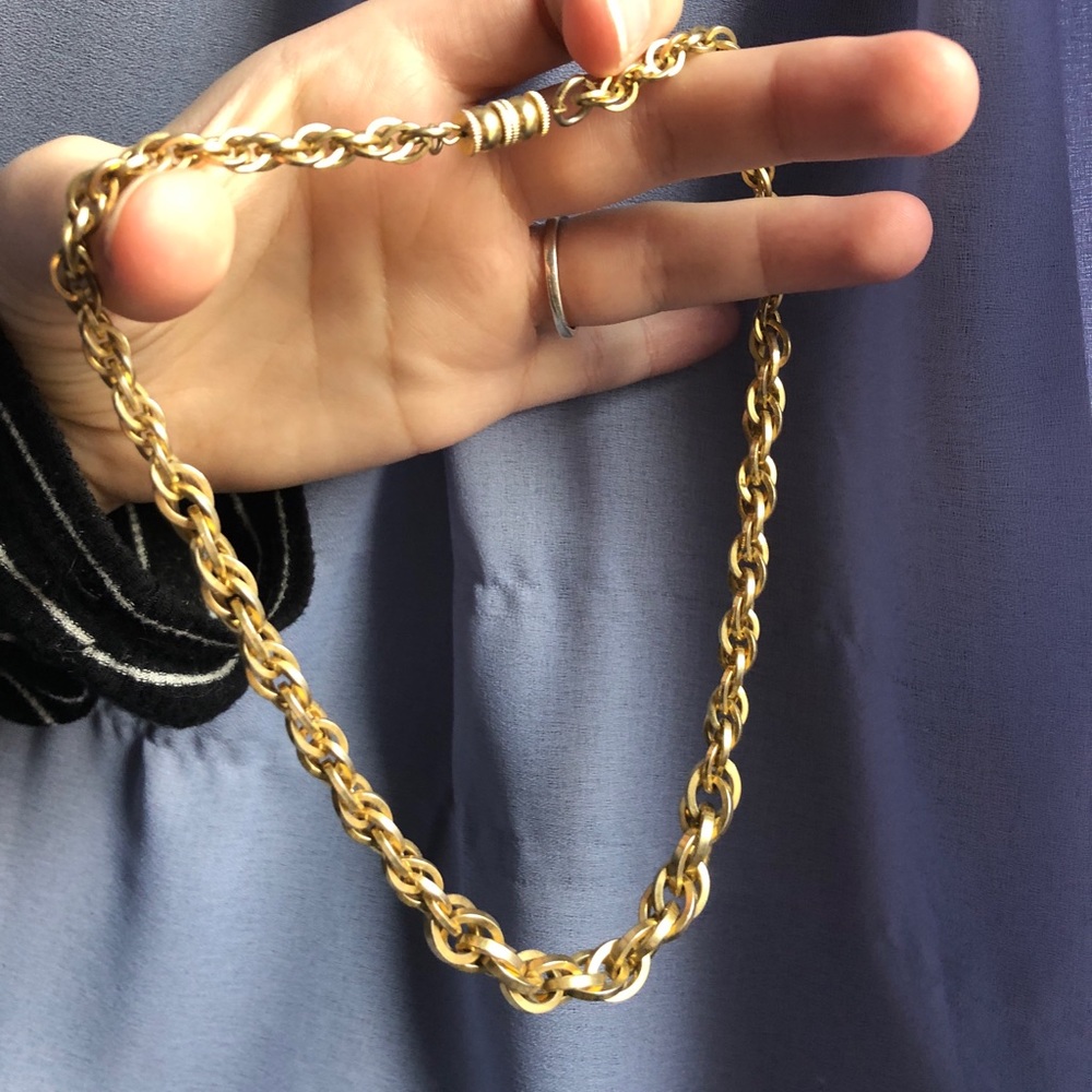 Chunky vintage gold chain necklace 🔱 - Picture 2 of 3
